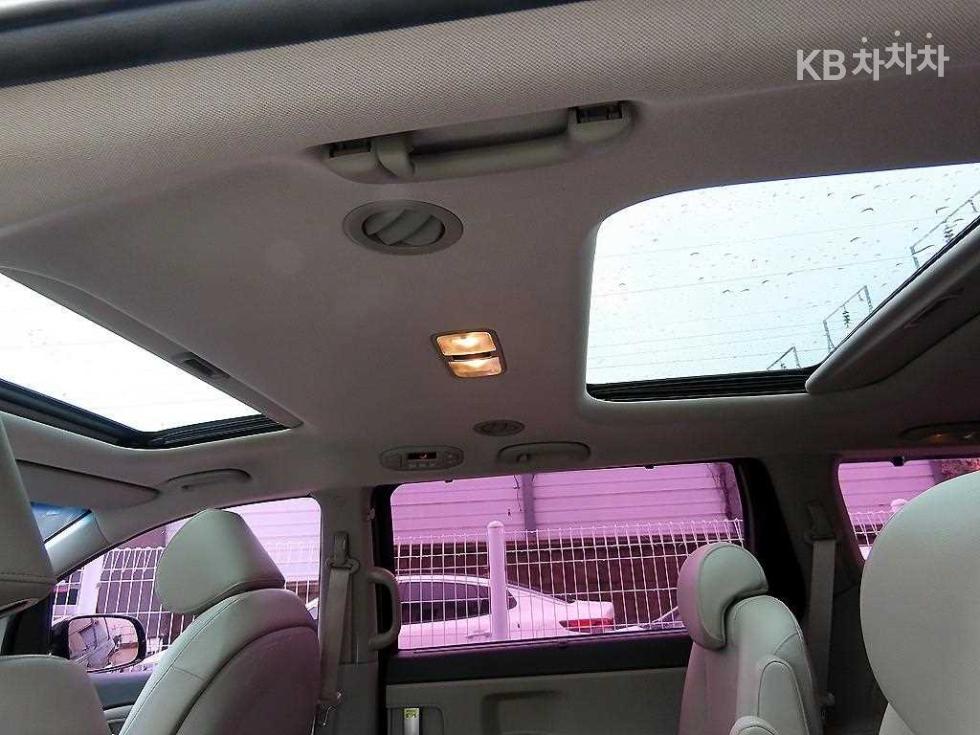 Kia Carnival — miniaturë 16