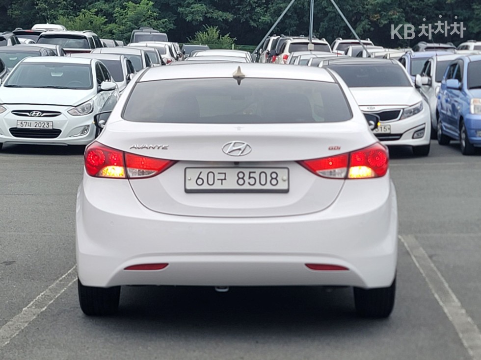 Hyundai Avante — miniaturë 4