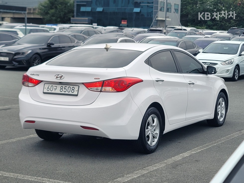 Hyundai Avante — miniaturë 5