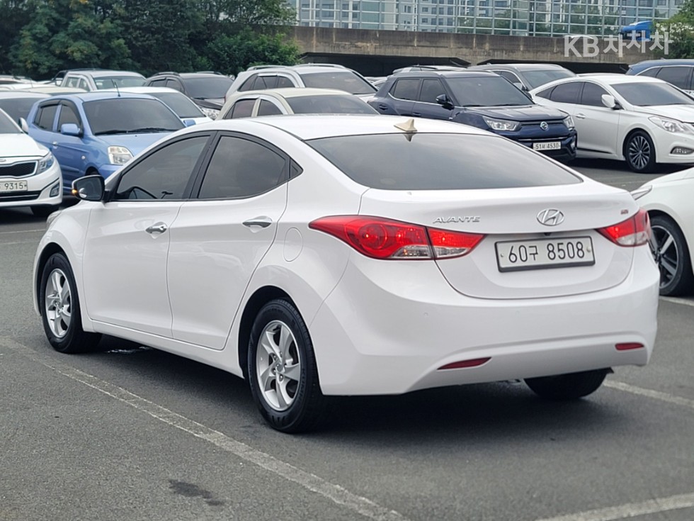 Hyundai Avante — miniaturë 6