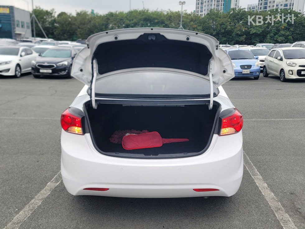 Hyundai Avante — miniaturë 8