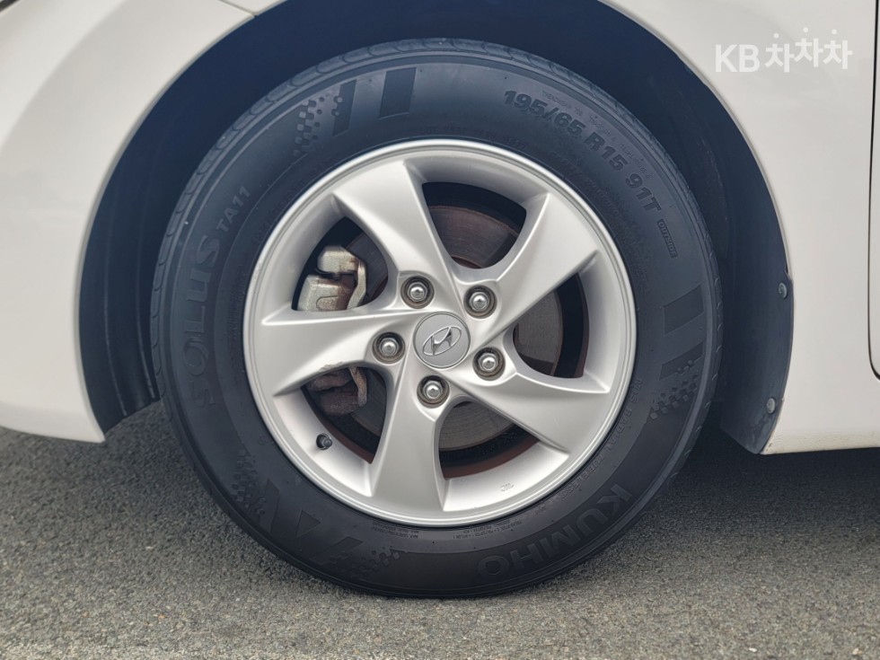Hyundai Avante — miniaturë 9