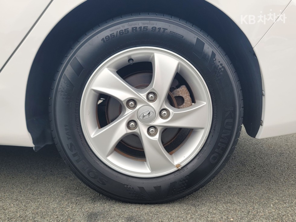 Hyundai Avante — miniaturë 10