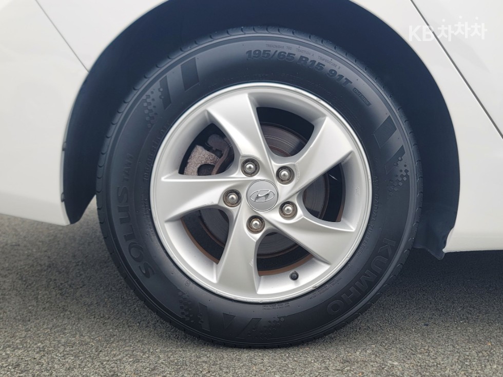 Hyundai Avante — miniaturë 11