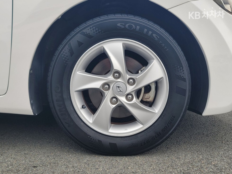 Hyundai Avante — miniaturë 12