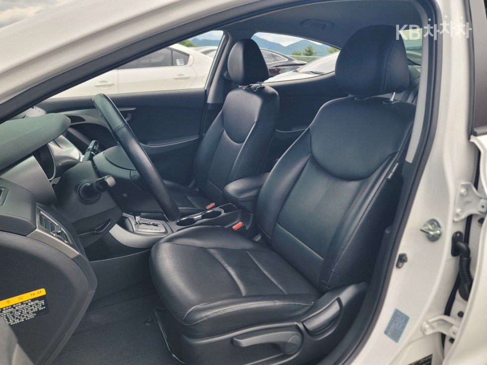 Hyundai Avante — miniaturë 15