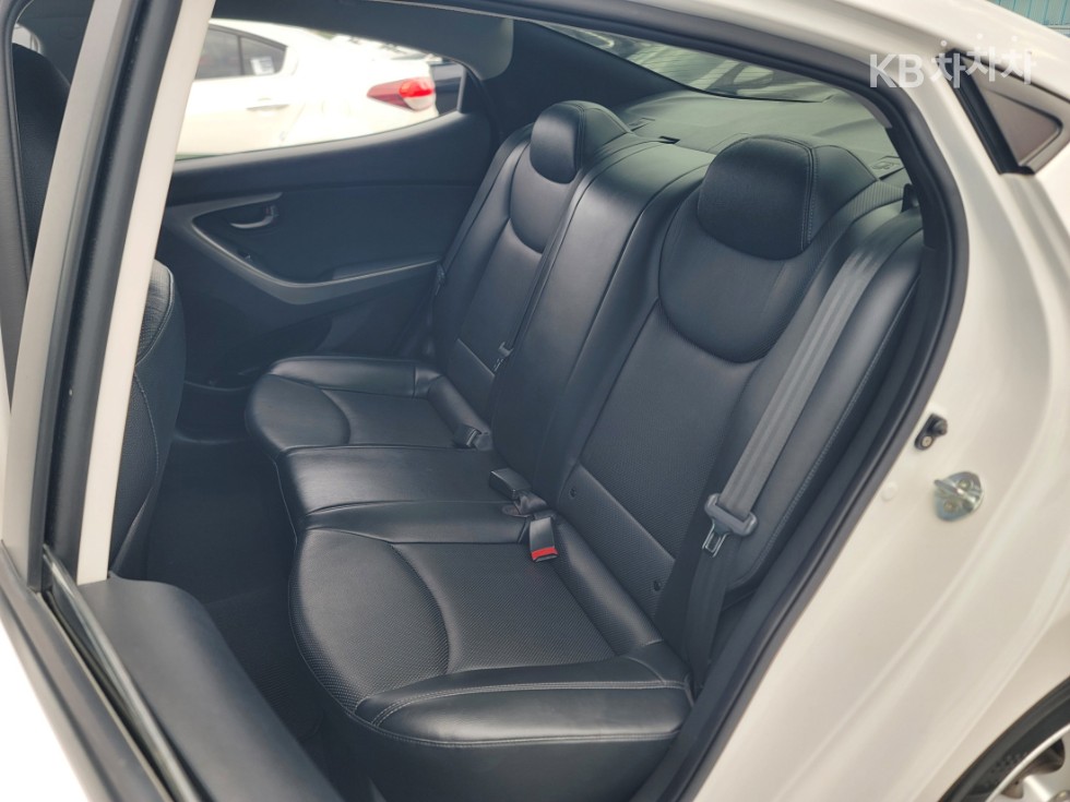 Hyundai Avante — miniaturë 16