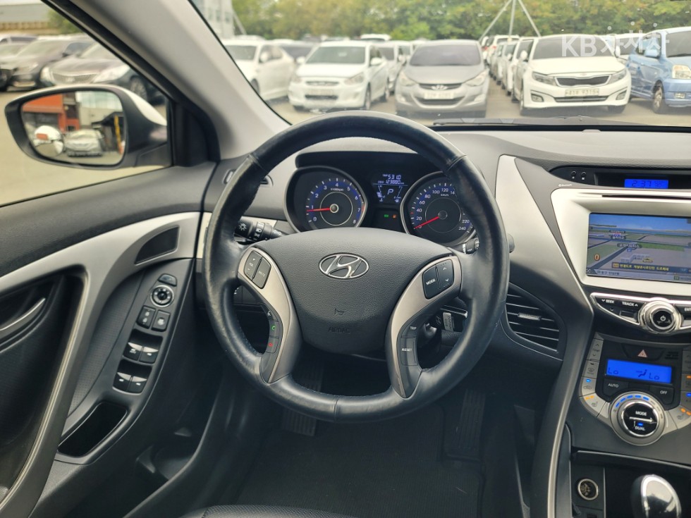 Hyundai Avante — miniaturë 18