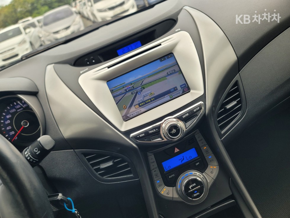 Hyundai Avante — miniaturë 21