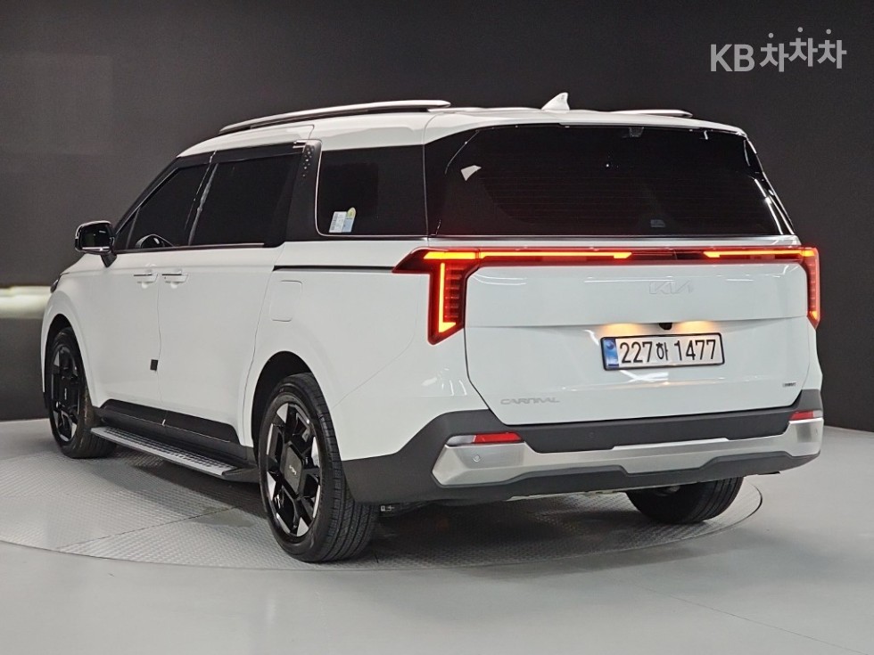 Kia Carnival — miniaturë 3