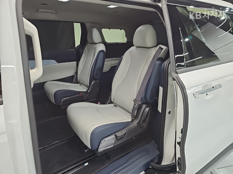 Kia Carnival — miniaturë 20