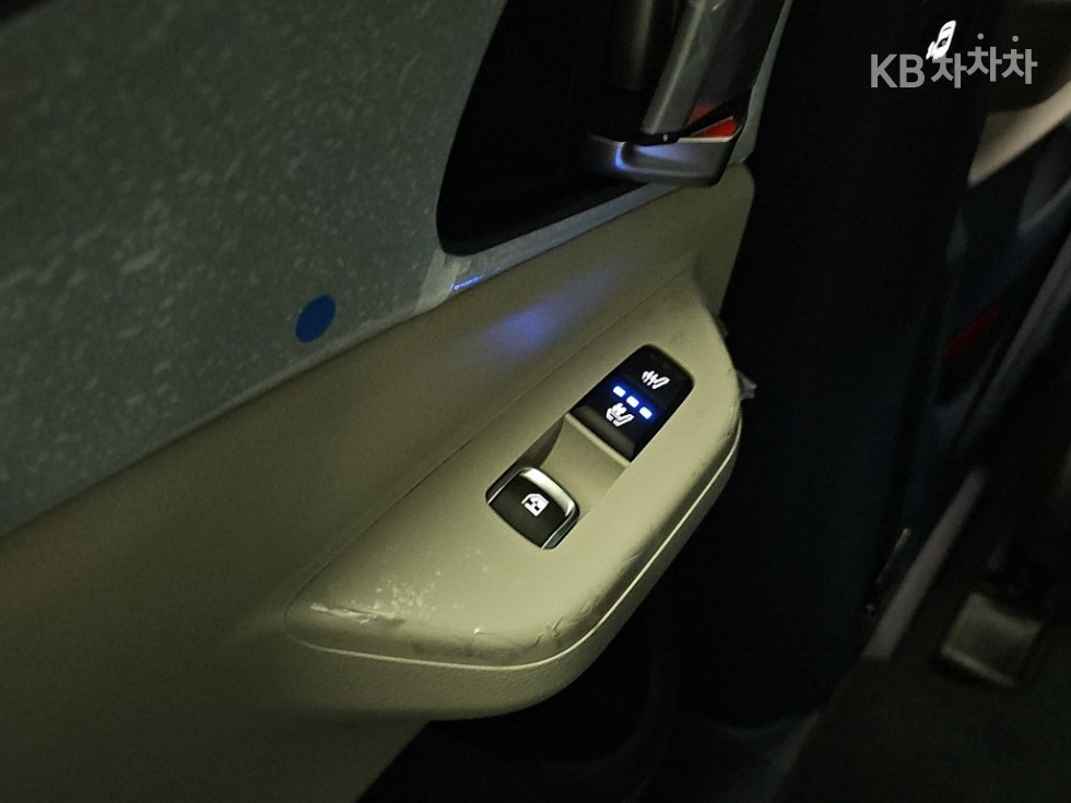 Kia Carnival — miniaturë 21