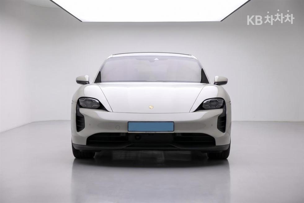 Porsche Taycan — miniaturë 2