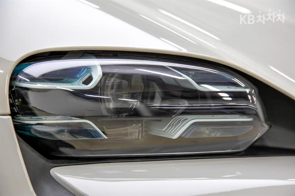 Porsche Taycan — miniaturë 4