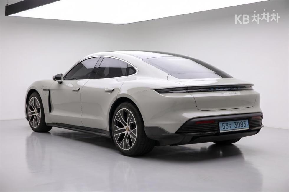 Porsche Taycan — miniaturë 6