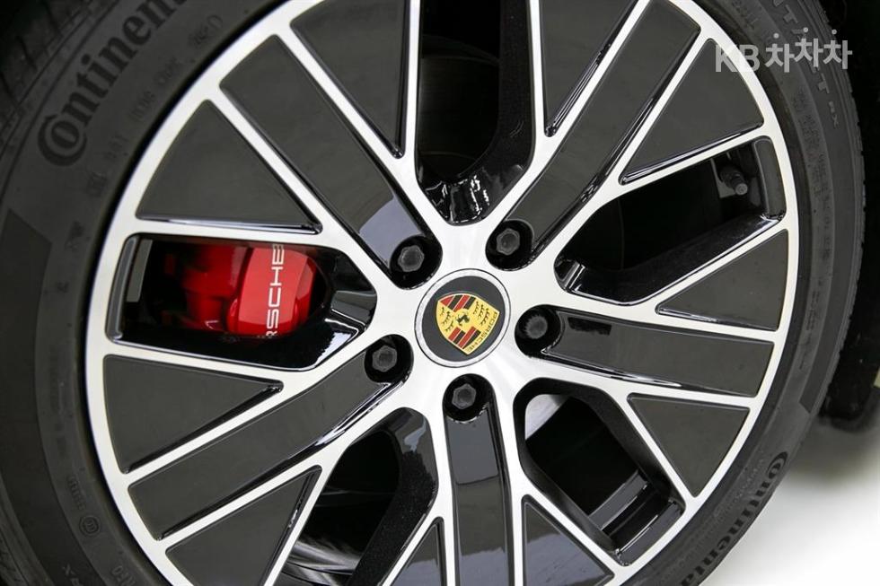Porsche Taycan — miniaturë 9