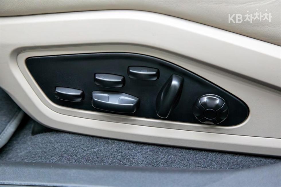 Porsche Taycan — miniaturë 10