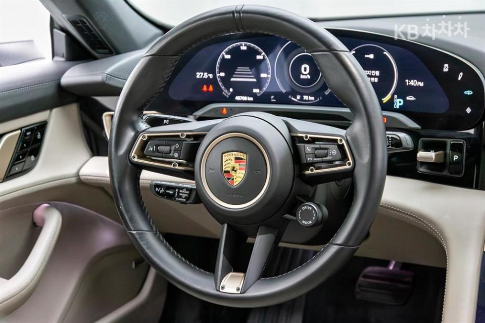 Porsche Taycan — miniaturë 11