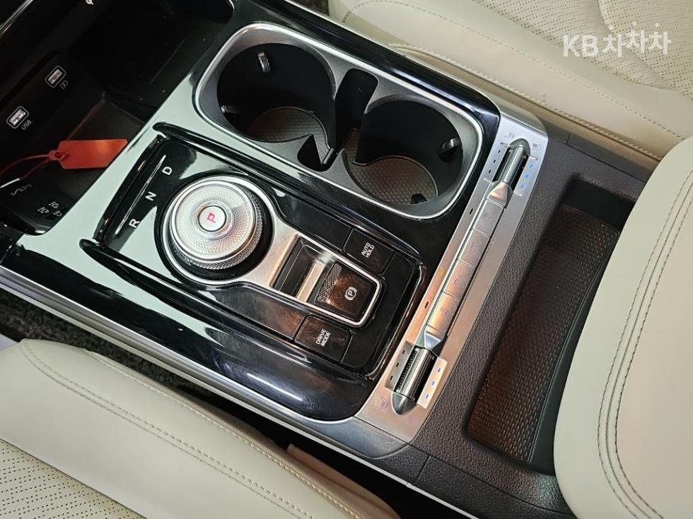 Kia Carnival — miniaturë 8