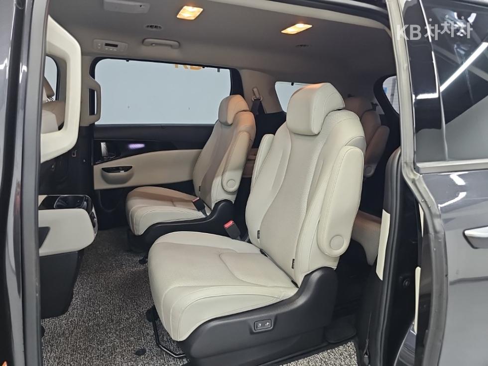 Kia Carnival — miniaturë 12