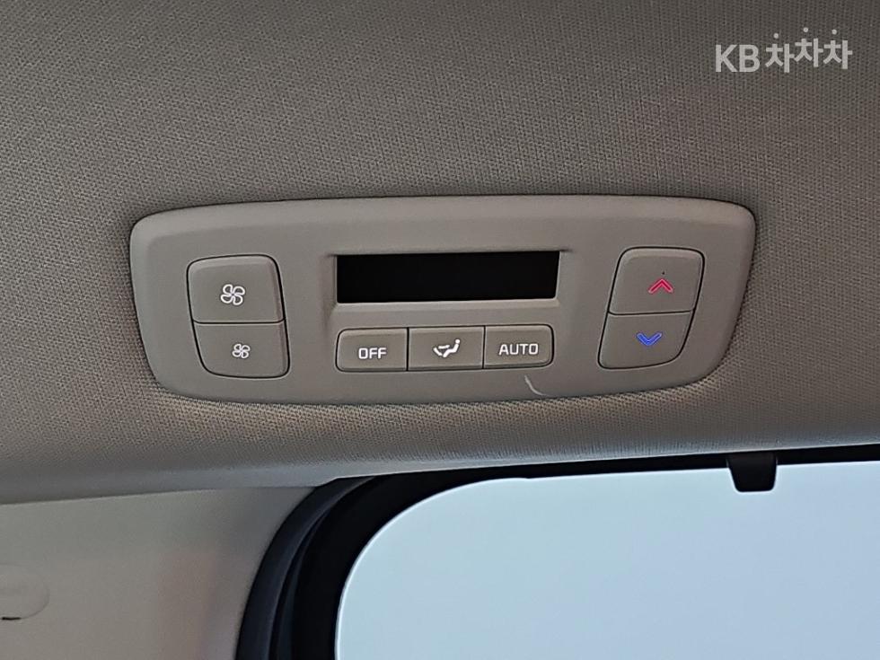 Kia Carnival — miniaturë 13