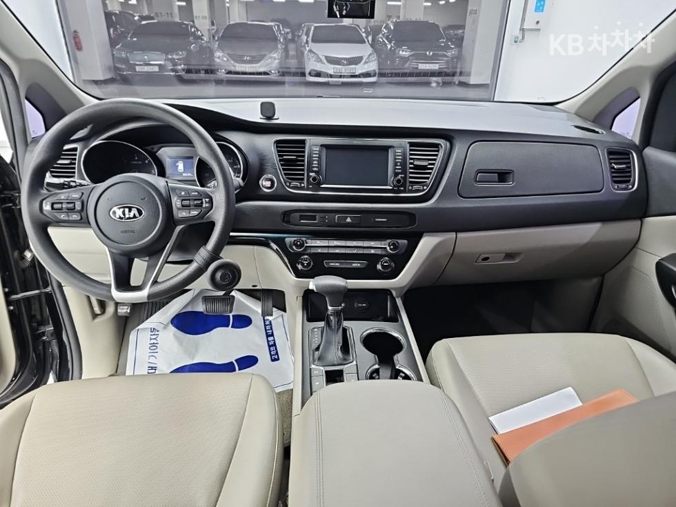 Kia Carnival — miniaturë 7