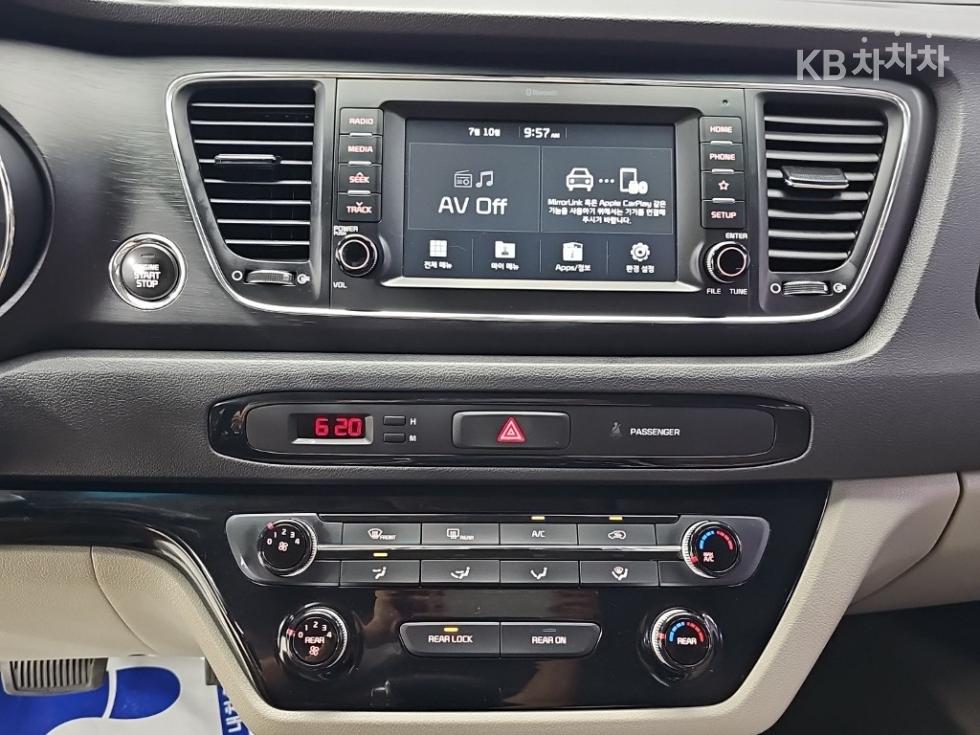 Kia Carnival — miniaturë 10