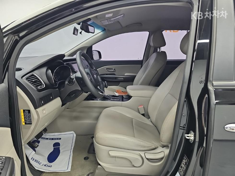 Kia Carnival — miniaturë 11
