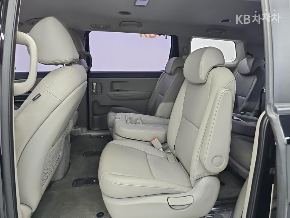Kia Carnival — miniaturë 12