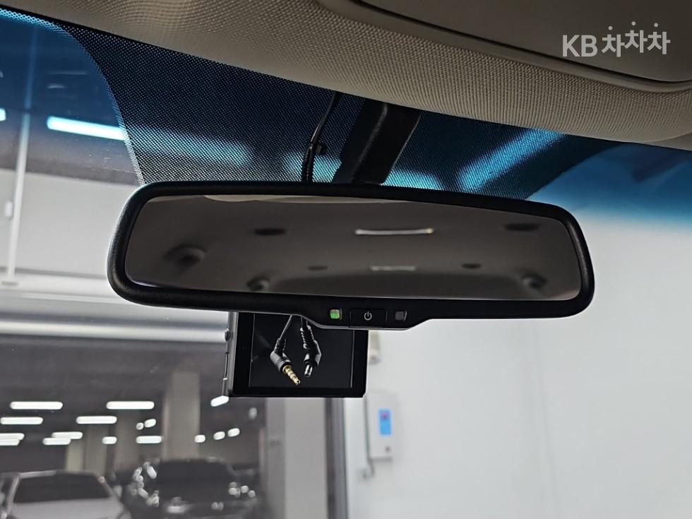 Kia Carnival — miniaturë 16