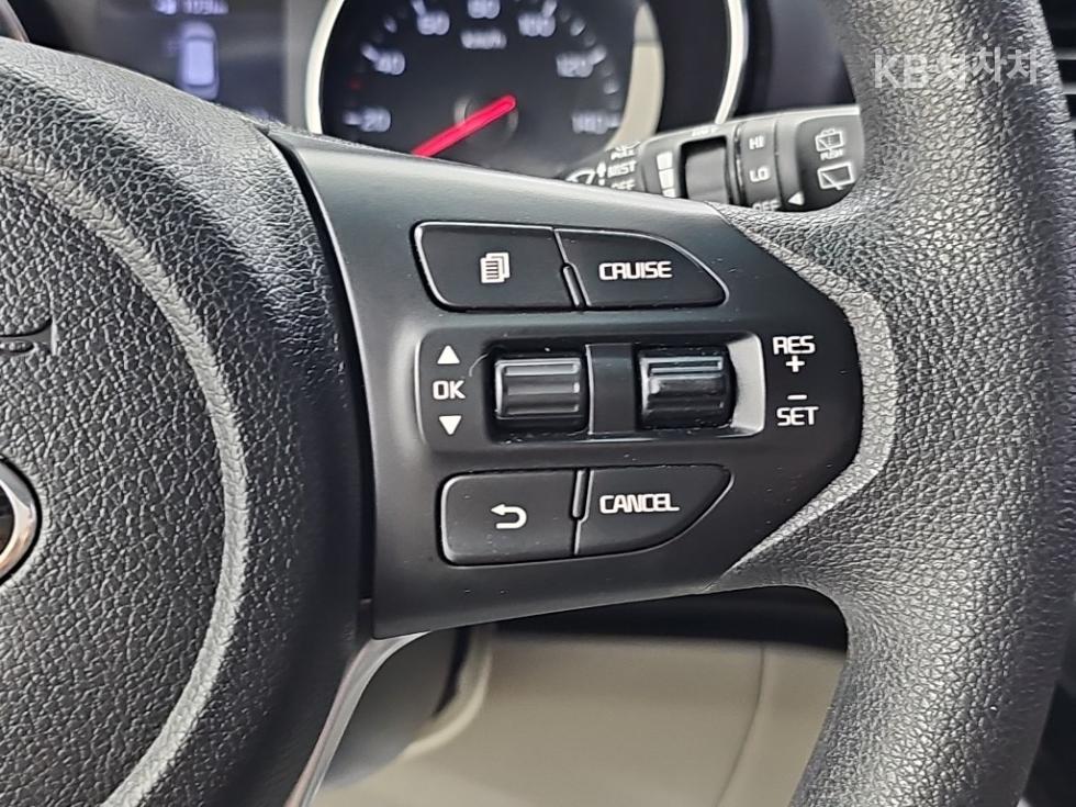 Kia Carnival — miniaturë 17
