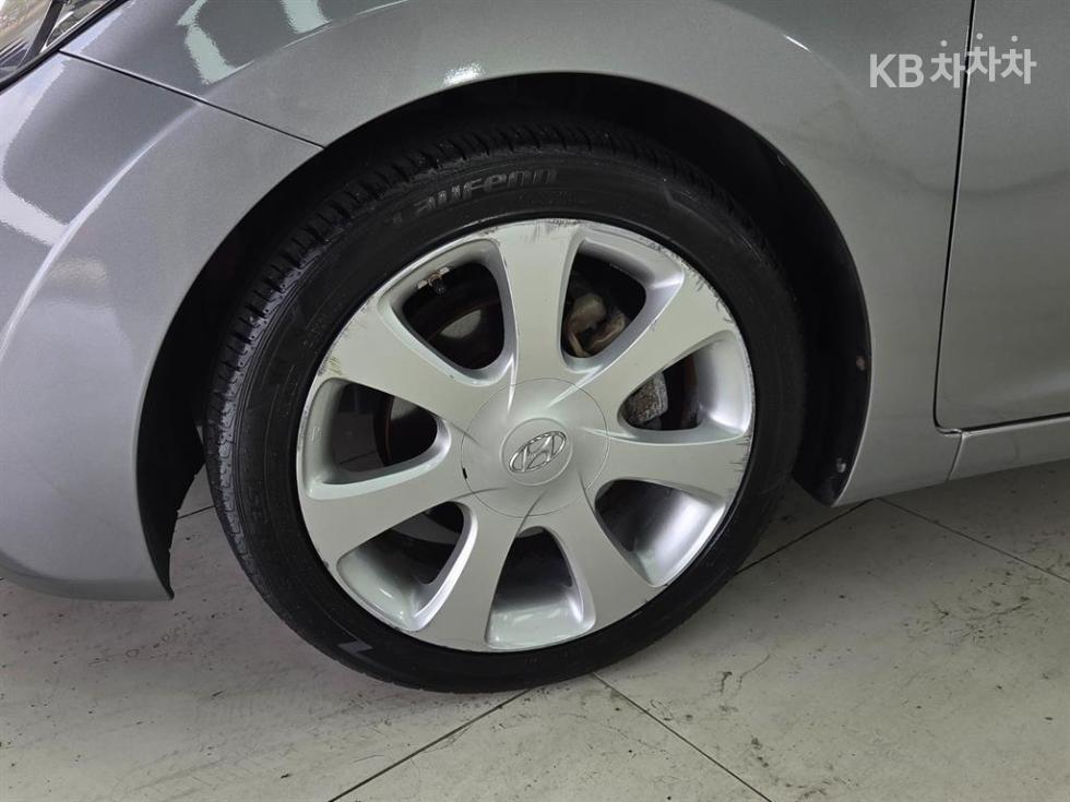 Hyundai Avante — miniaturë 5