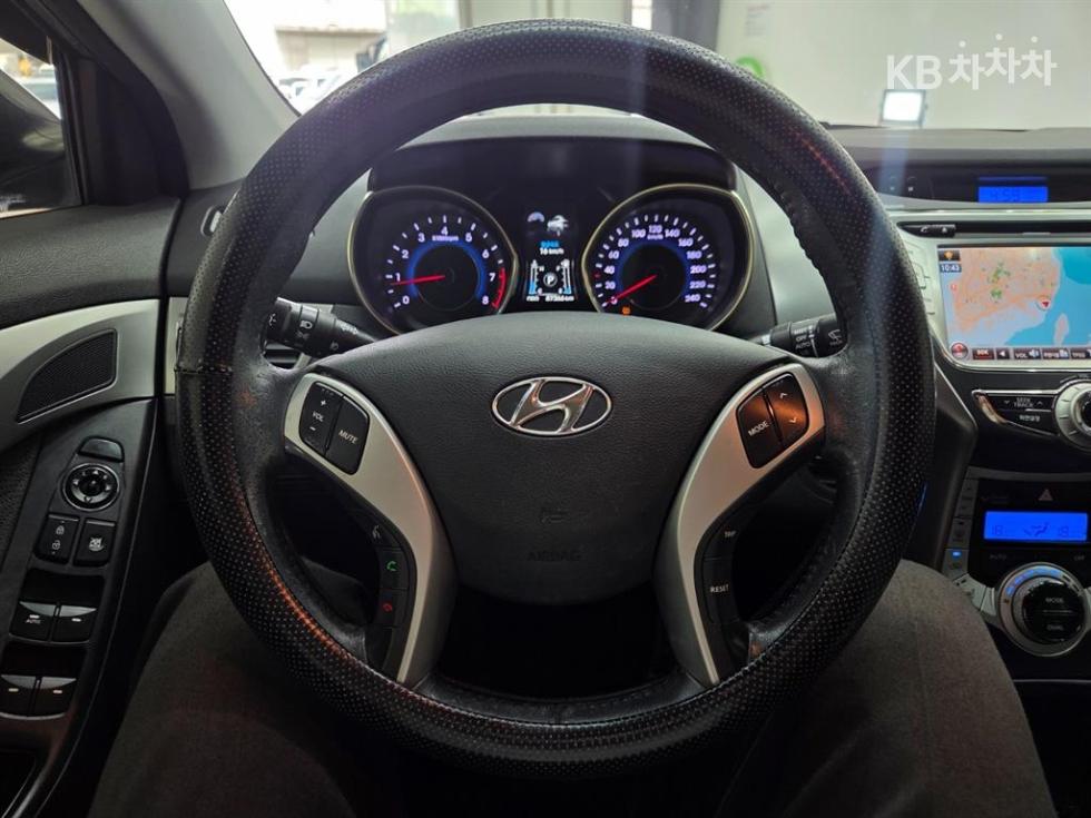 Hyundai Avante — miniaturë 9