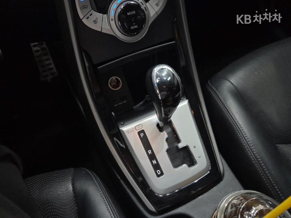 Hyundai Avante — miniaturë 11