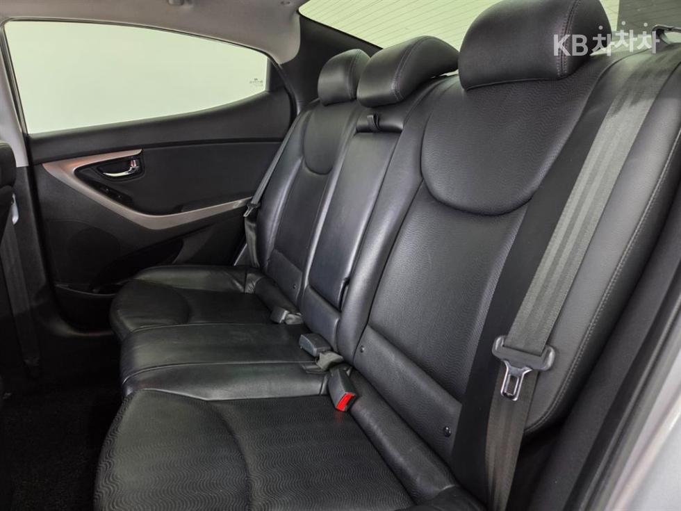 Hyundai Avante — miniaturë 13