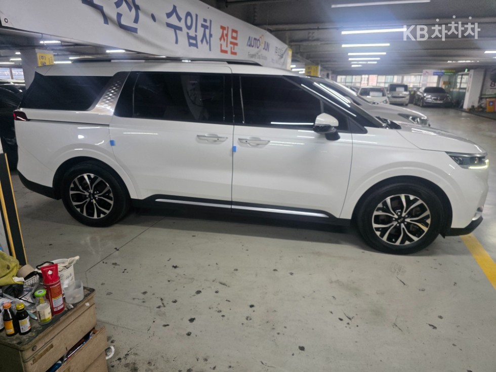 Kia Carnival — miniaturë 4