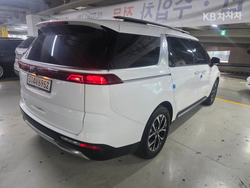 Kia Carnival — miniaturë 5