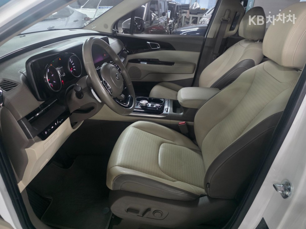 Kia Carnival — miniaturë 8