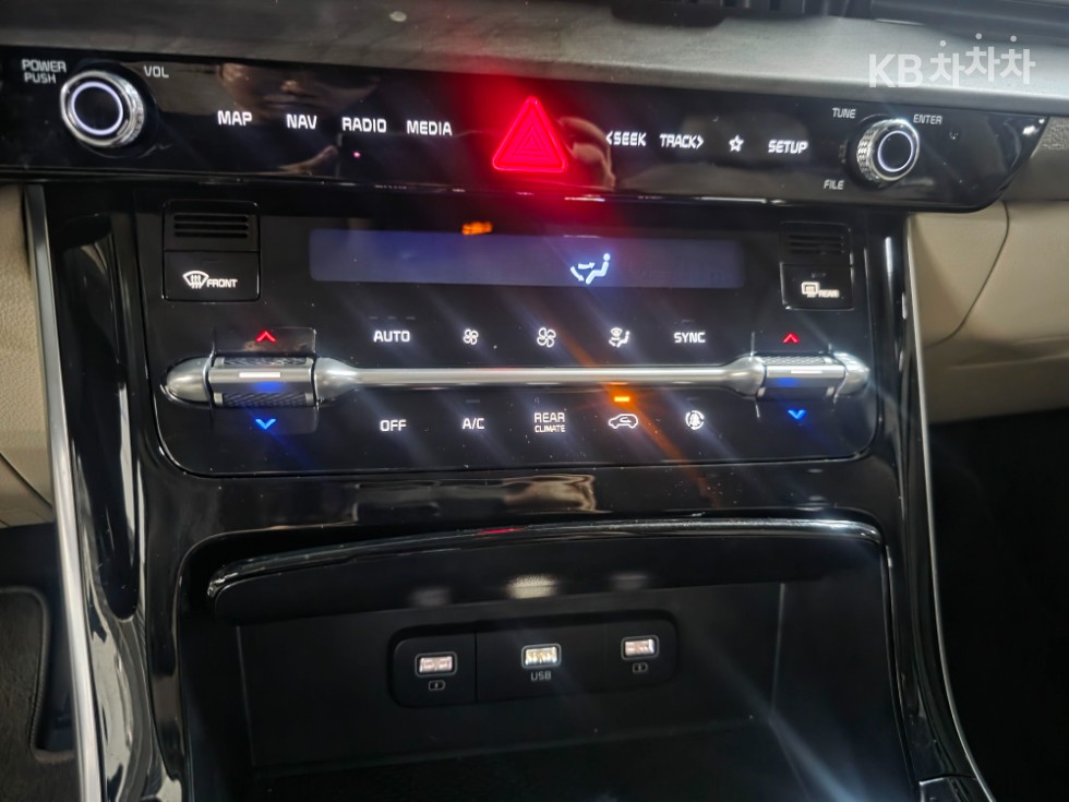 Kia Carnival — miniaturë 15