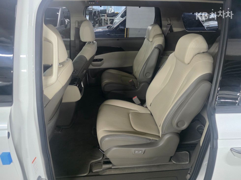 Kia Carnival — miniaturë 11