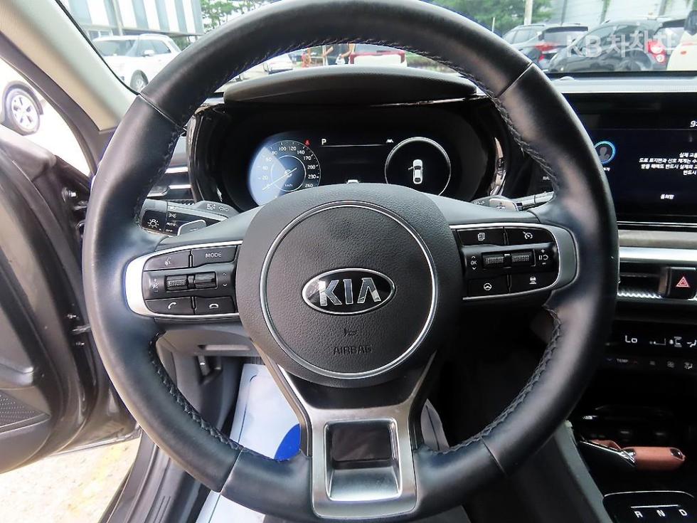 Kia K5 — miniaturë 8