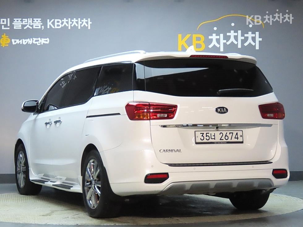 Kia Carnival — miniaturë 4