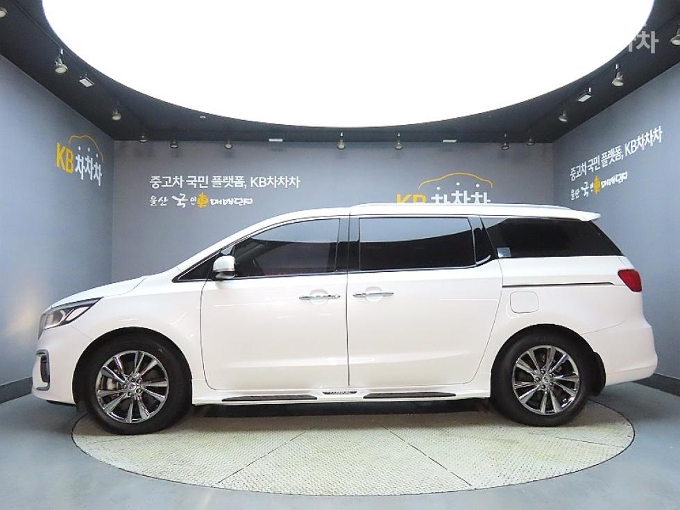 Kia Carnival — miniaturë 5
