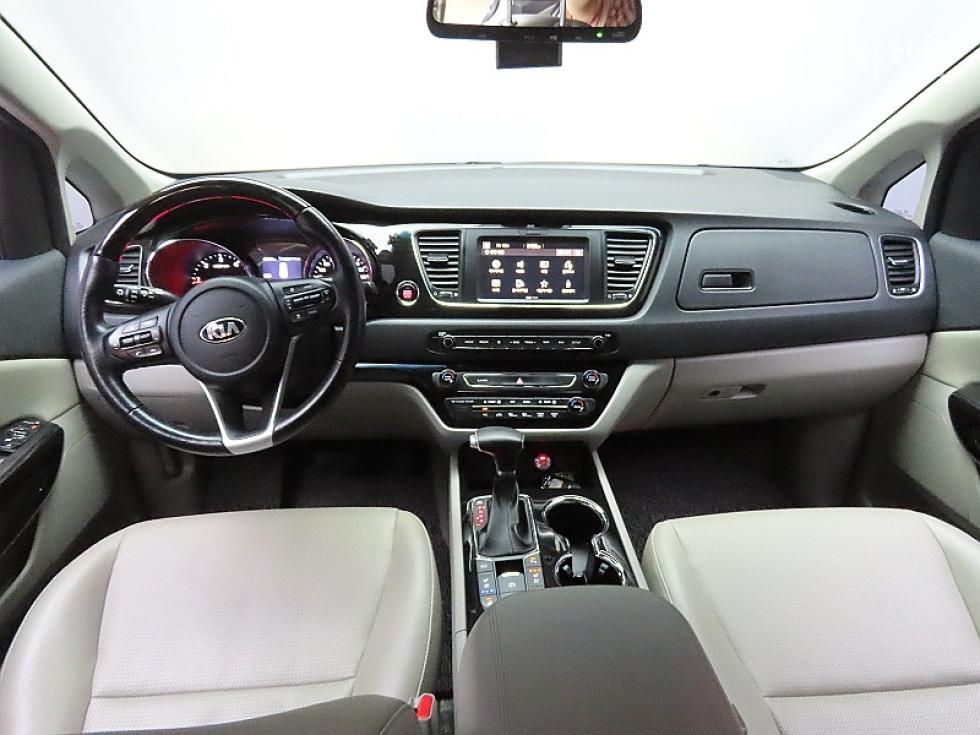 Kia Carnival — miniaturë 6