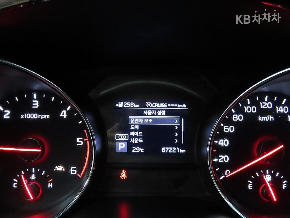 Kia Carnival — miniaturë 8
