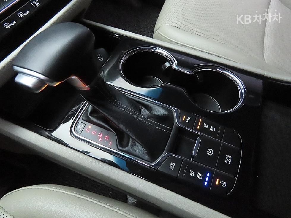 Kia Carnival — miniaturë 9