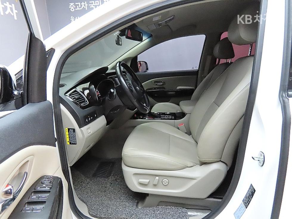 Kia Carnival — miniaturë 10