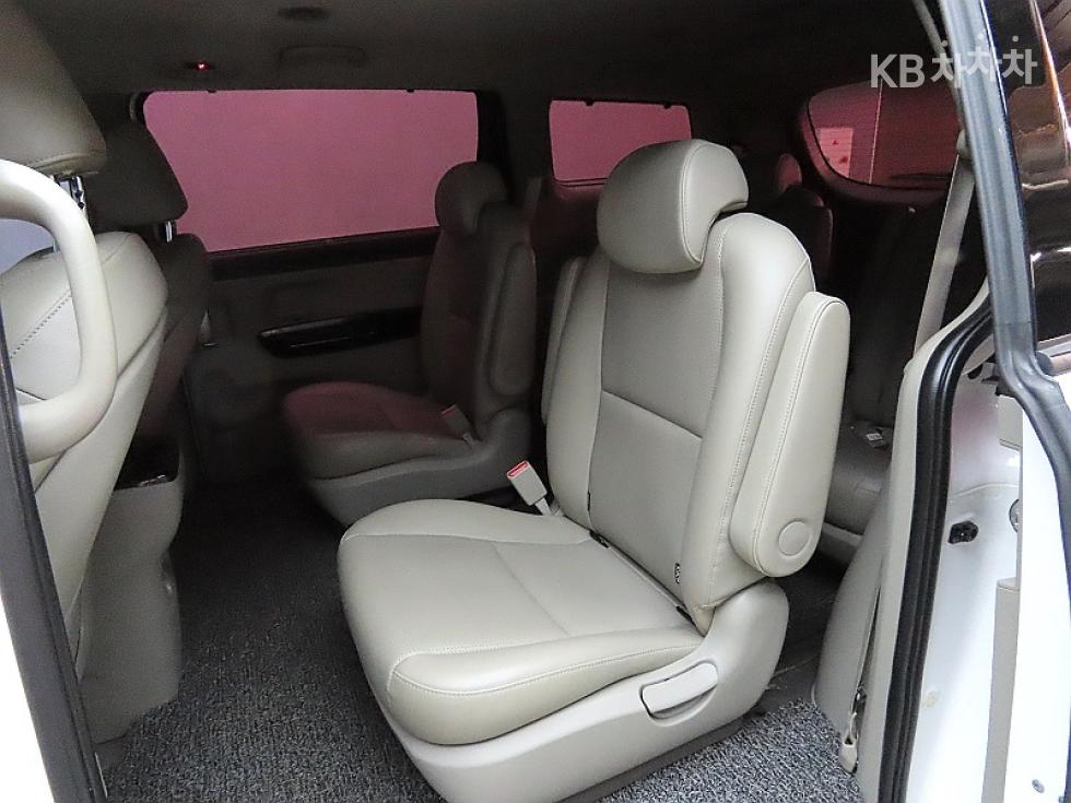Kia Carnival — miniaturë 11