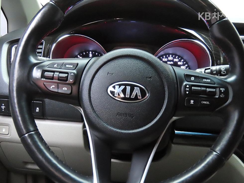 Kia Carnival — miniaturë 18