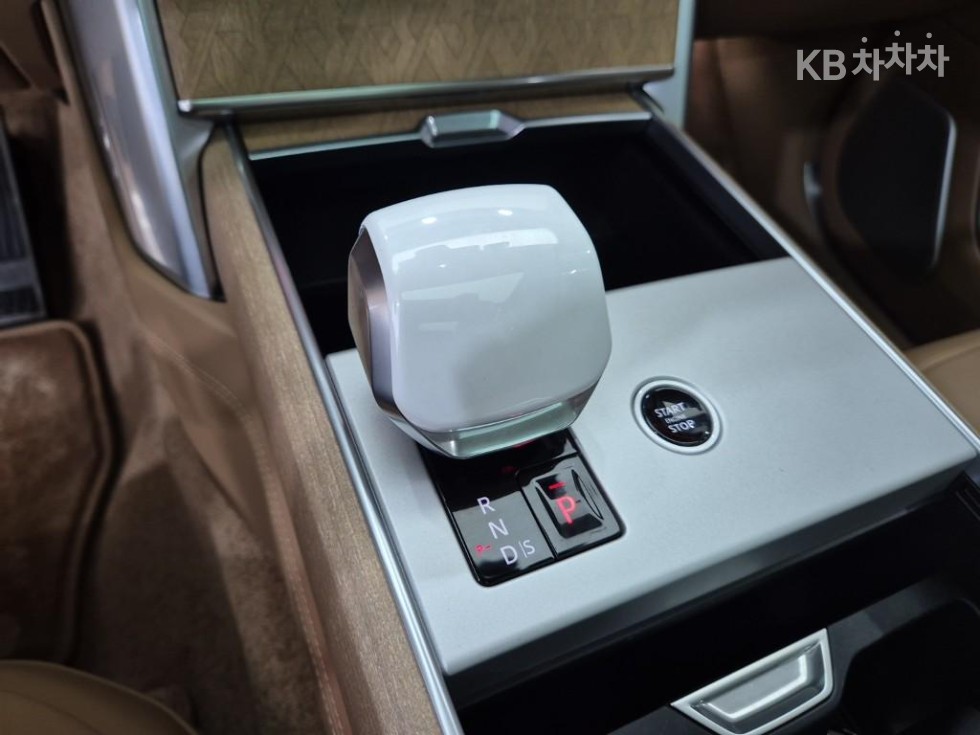 Land Rover Range Rover — miniaturë 8